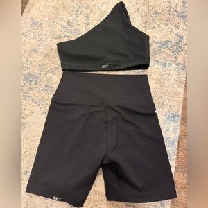 SET ACTIVE LUXFORM® ONE
SHOULDER & LUXFORM® Bike Shorts